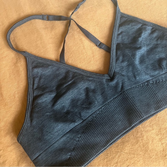 Lululemon Sports Bra. - Picture 2 of 5
